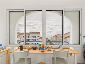 Interior - Sea-view apt 900m to beach for 3 (Les Sables-d´Olonne)