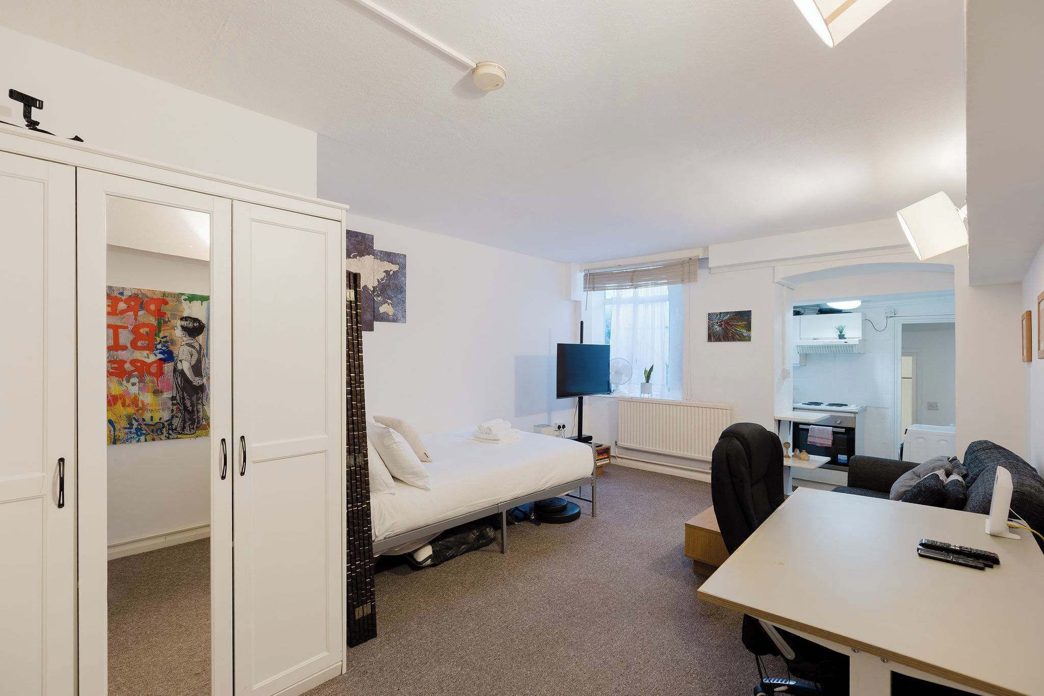 Strykejern/-brett, internettilgang og sengetøy