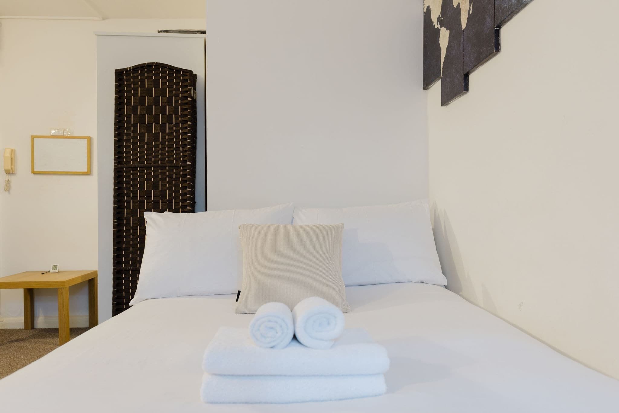 Iron/ironing board, Internet, bed sheets