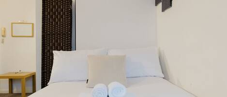 Iron/ironing board, Internet, bed sheets