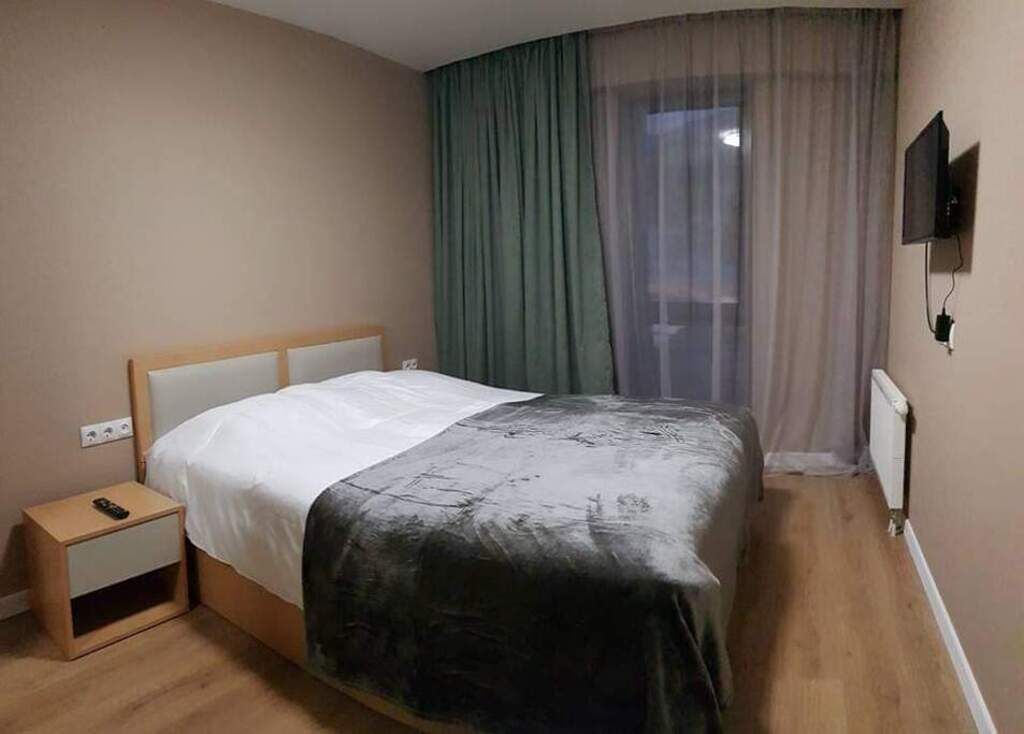 1 bedroom, internet, bed sheets