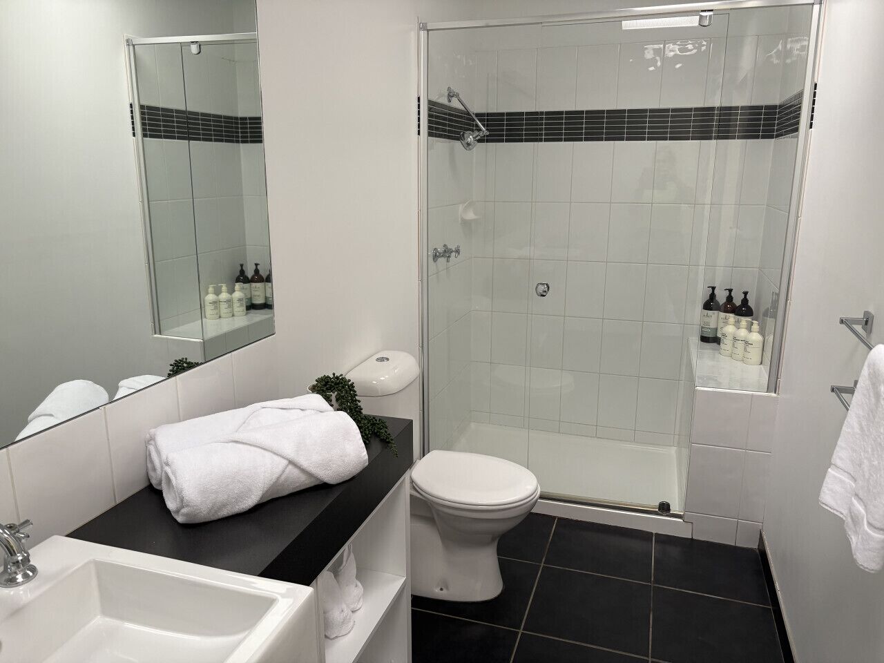 Sèche-cheveux, serviettes fournies