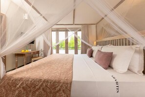 Deluxe Double Room | Premium bedding, iron/ironing board, free WiFi, bed sheets - Arahtis Lake Villa (Hikkaduwa)