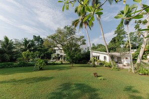 Garden - Arahtis Lake Villa (Hikkaduwa)