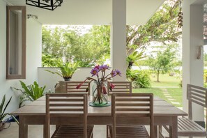 Dining room - Arahtis Lake Villa (Hikkaduwa)