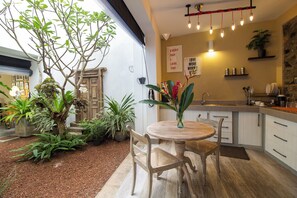 디럭스 더블룸 | 다이닝룸