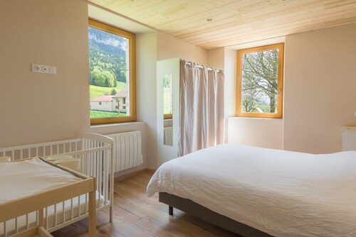 Gîte Le Chalimont: Ferienhaus mit Bergblick, Gemeinschaftsgarten und WLAN