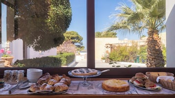 Free daily buffet breakfast