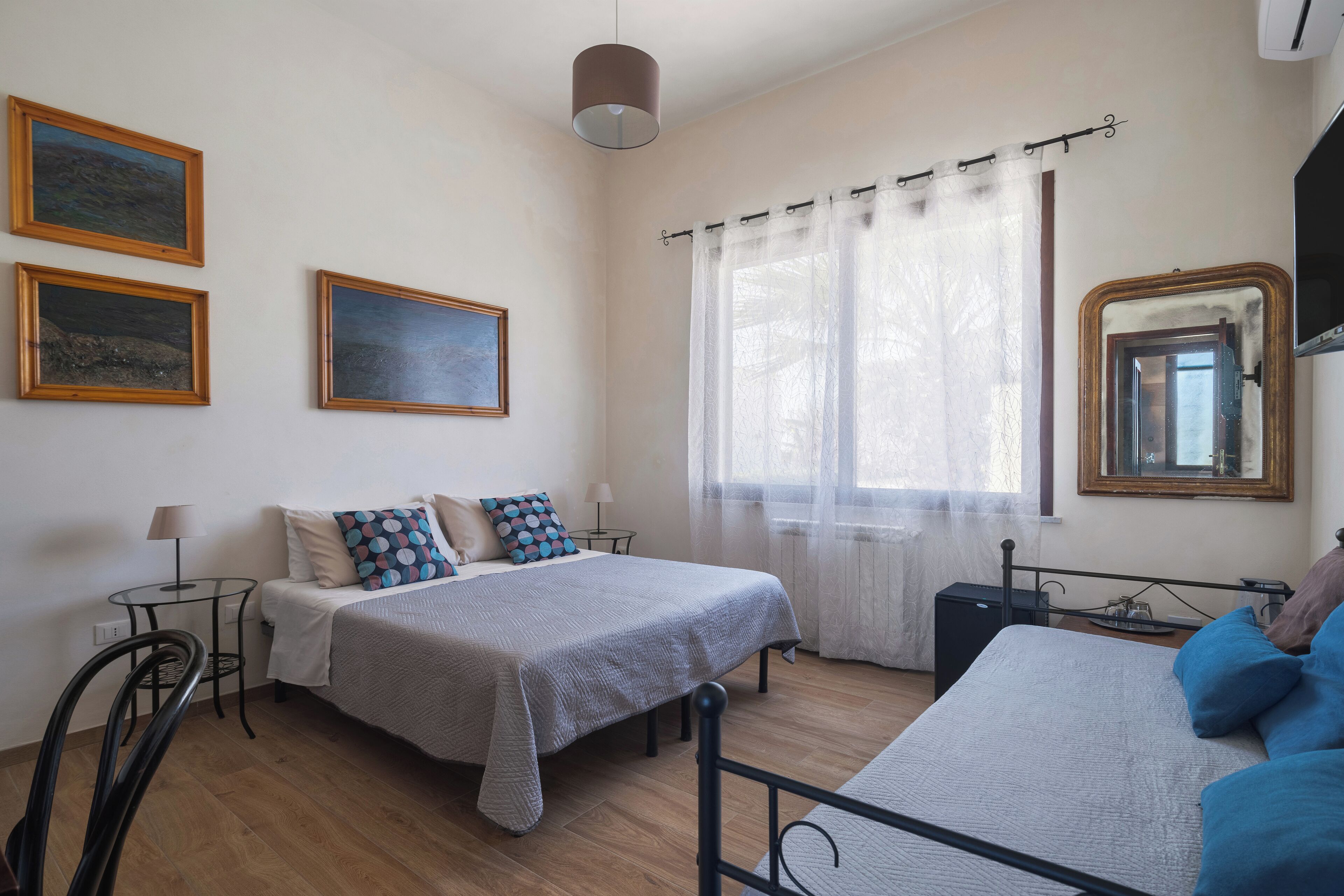 Deluxe-Zimmer, 2 Queen-Betten, Blick auf den Innenhof | Kostenloses WLAN