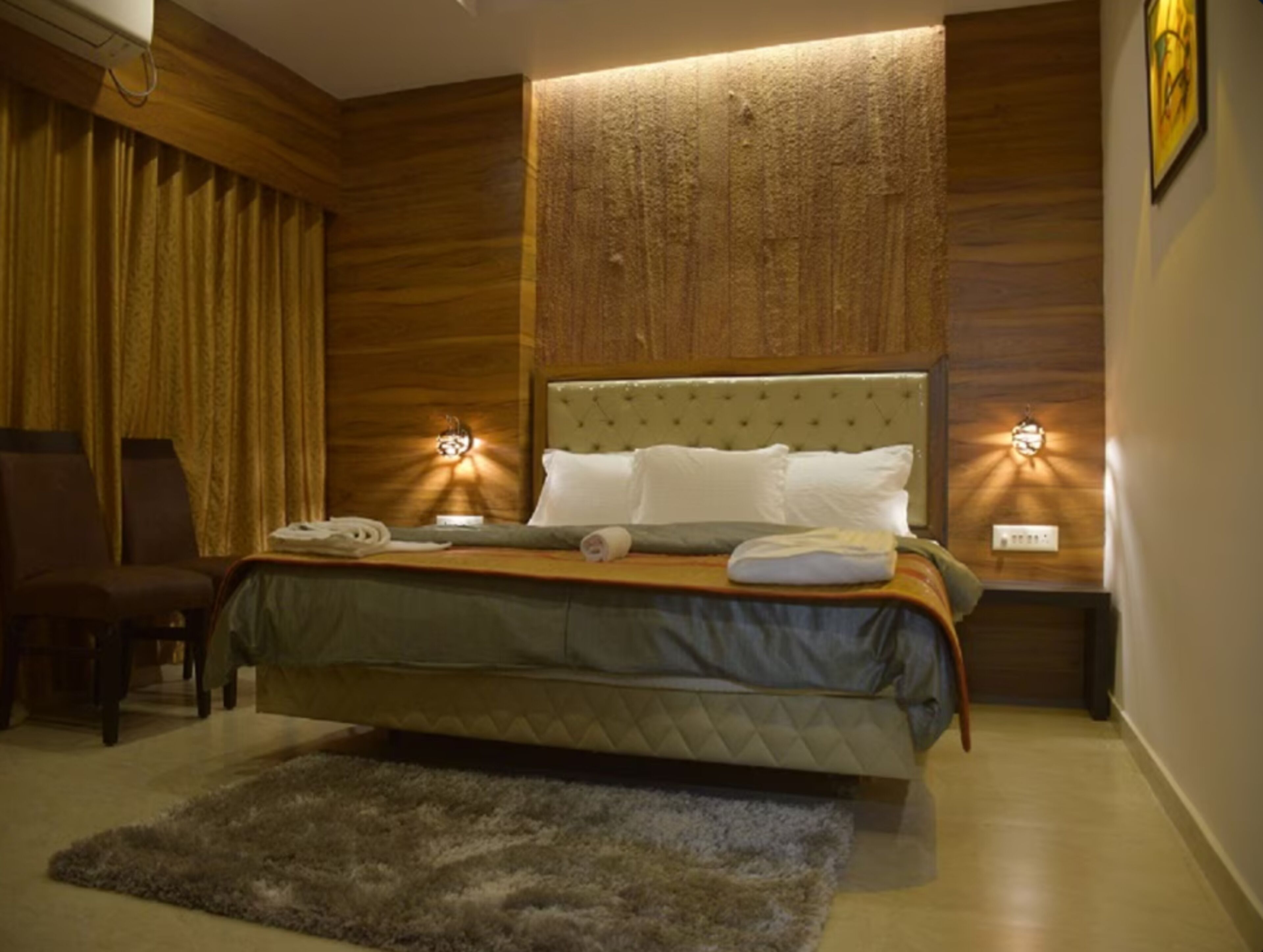 Signature Double Room | Desk, free WiFi