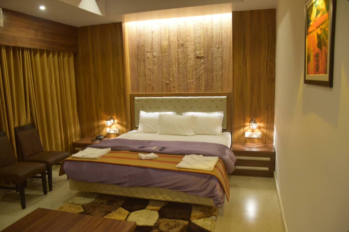 Signature Double Room | Desk, free WiFi