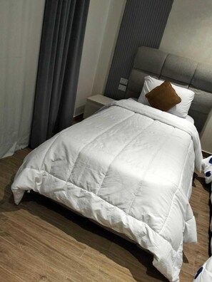 Desk, laptop workspace, free WiFi - Pyramids Heaven Hotel (Giza Governorate)