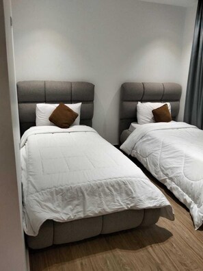 Desk, laptop workspace, free WiFi - Pyramids Heaven Hotel (Giza Governorate)