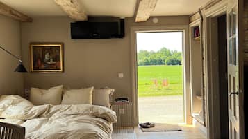 1 bedroom, WiFi (free), bed sheets