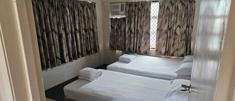 1 dormitorio, tabla de planchar con plancha, wifi gratis y ropa de cama