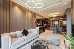 プレジデンシャル スイート 2 ベッドルーム クラブラウンジ利用可 シティビュー | エジプト綿のシーツ、高級寝具、羽毛の掛け布団、セレクト コンフォート製ベッド