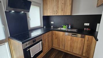 Kühlschrank, Herdplatte, Geschirrspüler