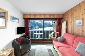 TV - Apartment 'Les Balcons Du Savoy' Mont Blanc View, Balcony and Wi-Fi (Chamonix-Mont-Blanc)