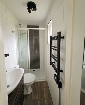 Shower, towels