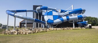 Spacious Chalet near beach and harbor on 5-star park De Kuilart on the Frisian Lakes