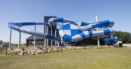 Spacious Chalet near beach and harbor on 5-star park De Kuilart on the Frisian Lakes