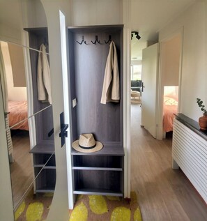 2 bedrooms, in-room safe, iron/ironing board, free WiFi