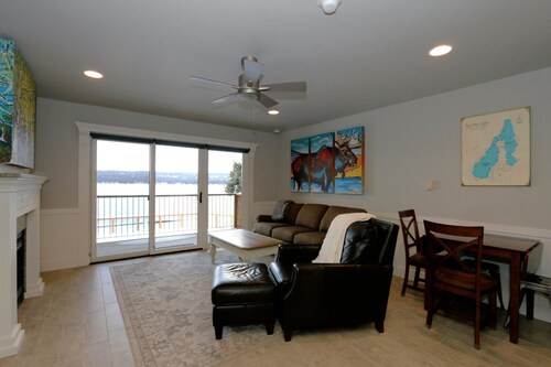 Remodeled Lakefront Studio with Beach Access and Seasonal Community Pool