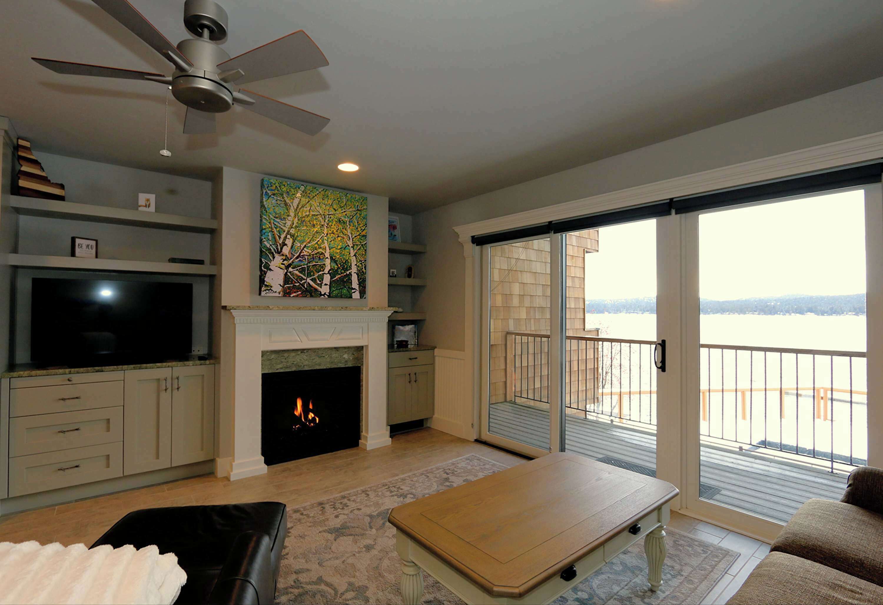 Télévision, cheminée