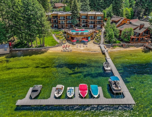 Remodeled Lakefront Studio with Beach Access and Seasonal Community Pool