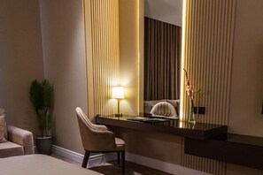 Skrivebord, strygejern/strygebræt, gratis Wi-Fi