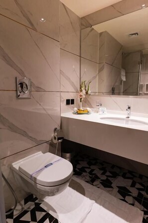 Shower, towels, soap, shampoo - Faletti's Boutique Multan (Multan)