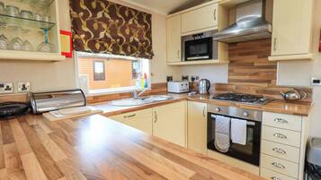 Dishwasher, cookware/dishes/utensils