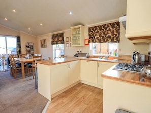 Fridge, microwave, dishwasher, toaster - Kingfisher Lodge - Arnside 14 (Carnforth)