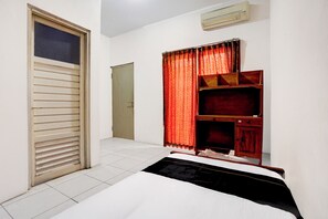 Deluxe Double Room - Hotel O near Ciputra World Surabaya (Surabaya)
