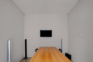 Meeting facility - Hotel O near Ciputra World Surabaya (Surabaya)