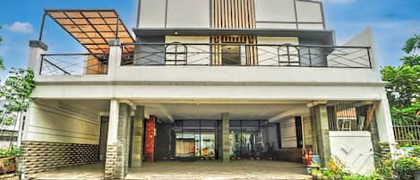 Bagian depan properti