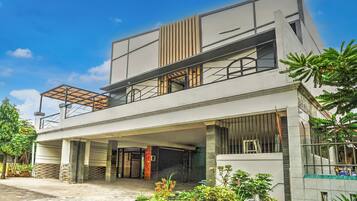 Fachada de la propiedad