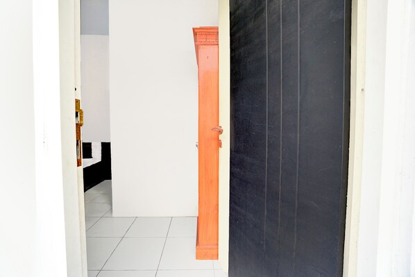 Basic Double Room - Hotel O near Ciputra World Surabaya (Surabaya)