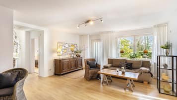 Fernseher, Kamin, Stereoanlage