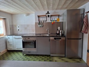 Kühlschrank, Mikrowelle, Ofen, Geschirrspüler