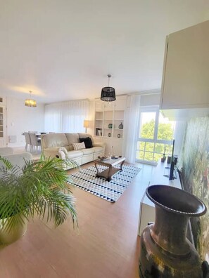 TV - Family apartment 115m² 2Br/2BA Telheiras Metr3 (Lisboa ciudad)