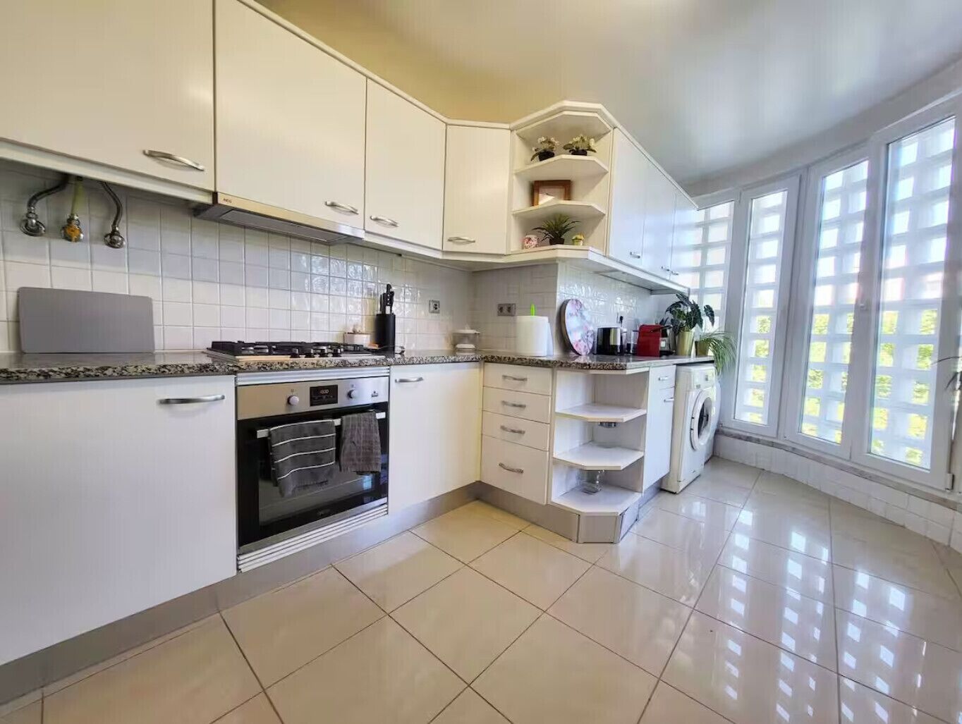 冷蔵庫、電子レンジ、オーブン、食器洗い機