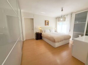3 bedrooms, free WiFi, bed sheets - Family apartment 115m² 2Br/2BA Telheiras Metr3 (Lisboa ciudad)