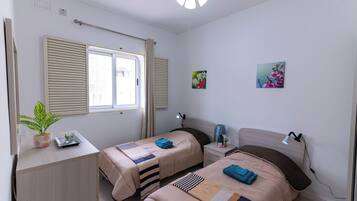 公寓, 2 間臥室, 非吸煙房, 廚房 | 熨斗/熨衣板、免費無線上網