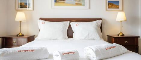 Iron/ironing board, free WiFi, bed sheets