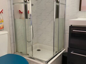 Bathroom - Renovated 1-bedroom apartment, 4 people, sea view, elevator, parking (Port Leucate)