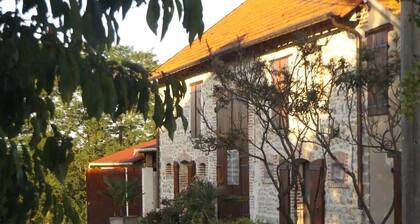 Charming Cottage with Canal Access and Privacy