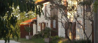 Charming Cottage with Canal Access and Privacy