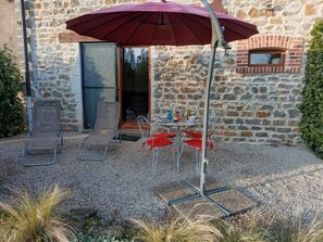 تناول الطعام بالخارج