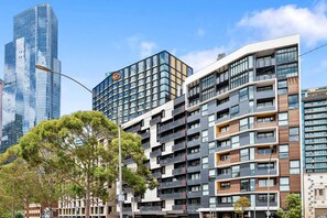 Exterior - Comfy City Apt Beside Queen Victoria Market (Melbourne)